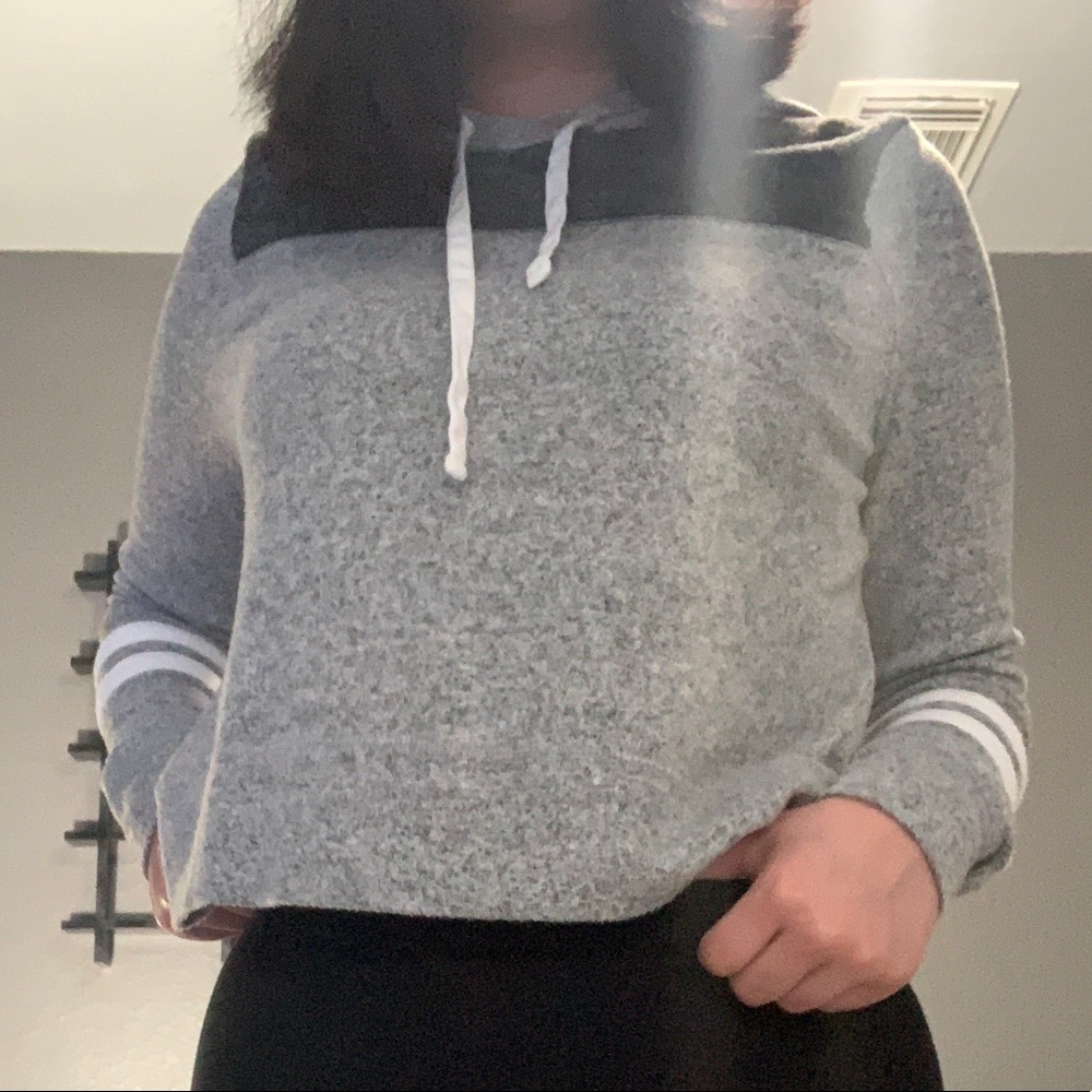 Hollister cropped pull over